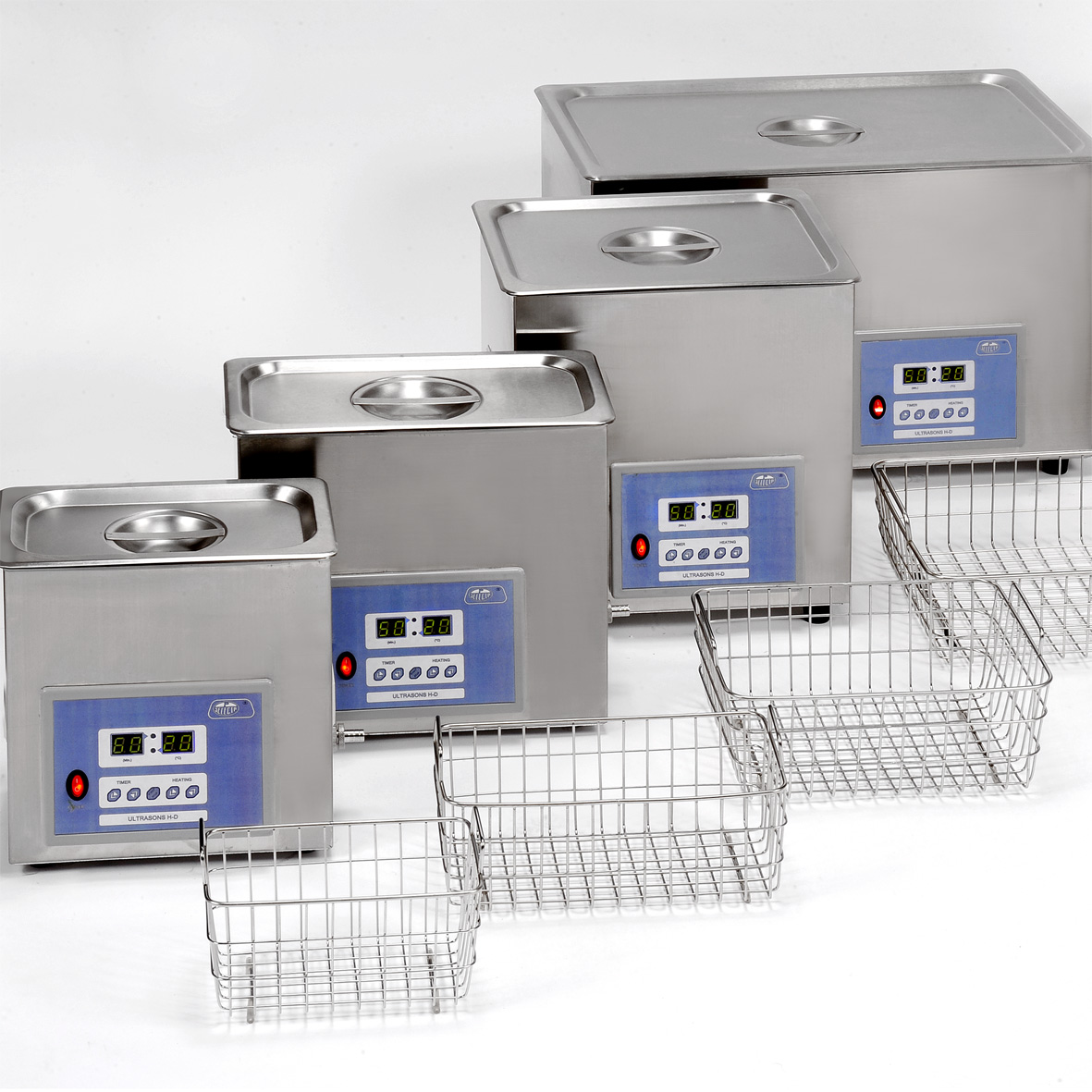 Ultrasonic cleaning baths with heating