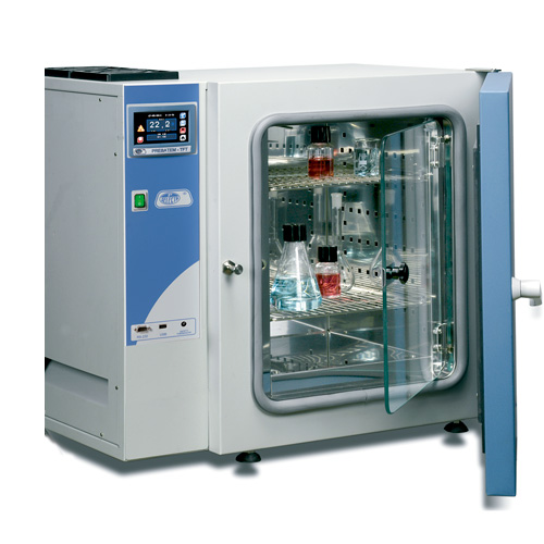Cooled low temperature incubator by Peltier effect